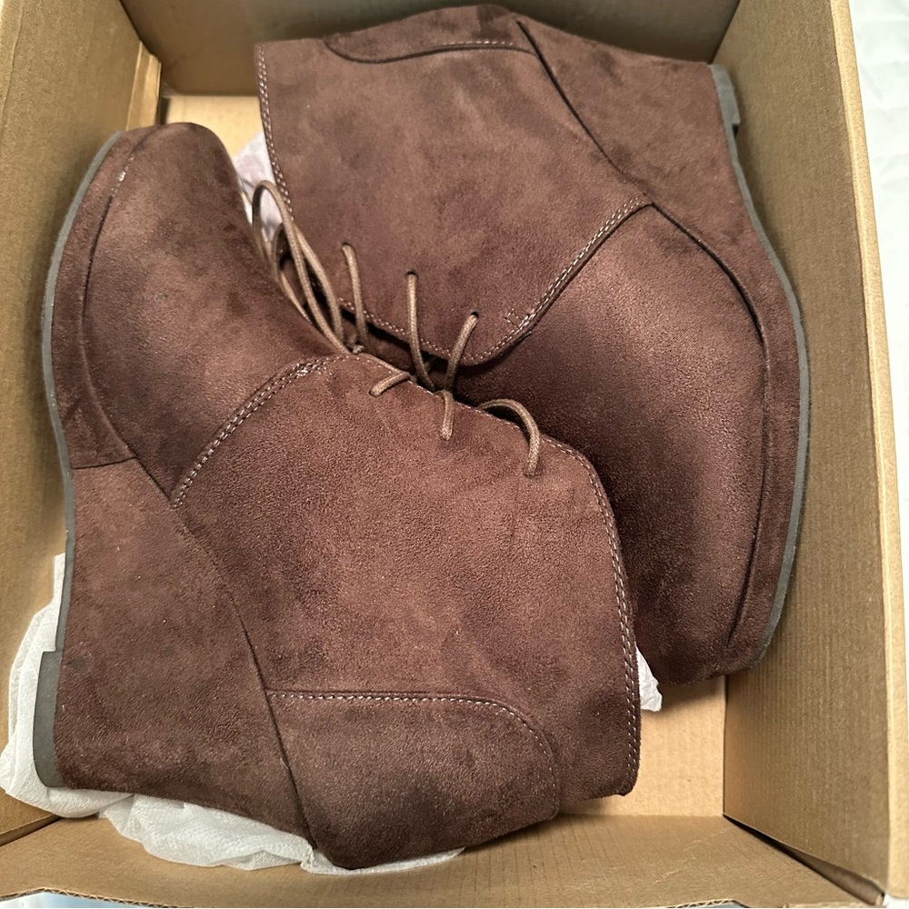 Cute brown wedge ankle boots!